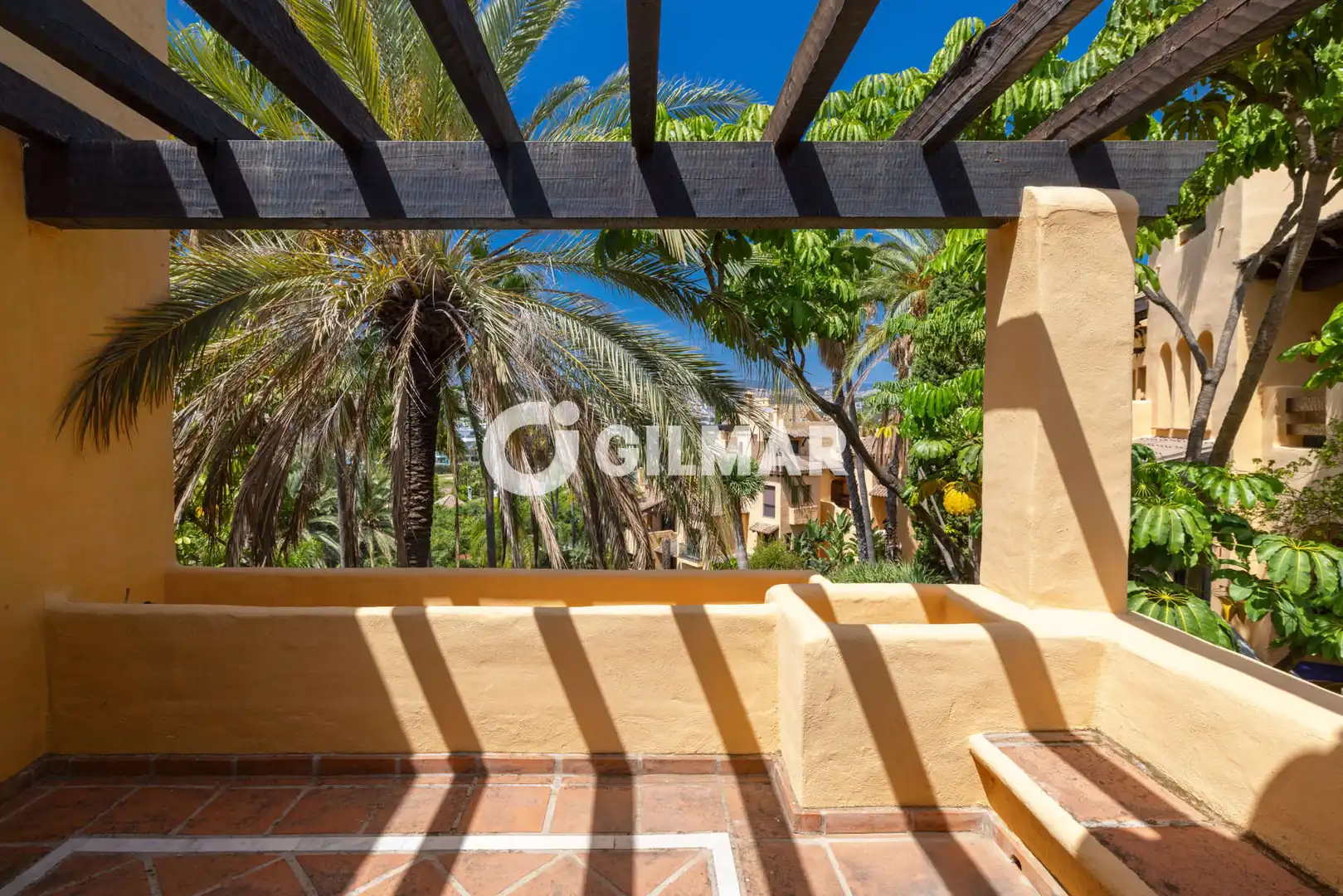 Jardí de Dúplex en venda en Estepona amb Calefacció, Jardí privat i Traster
