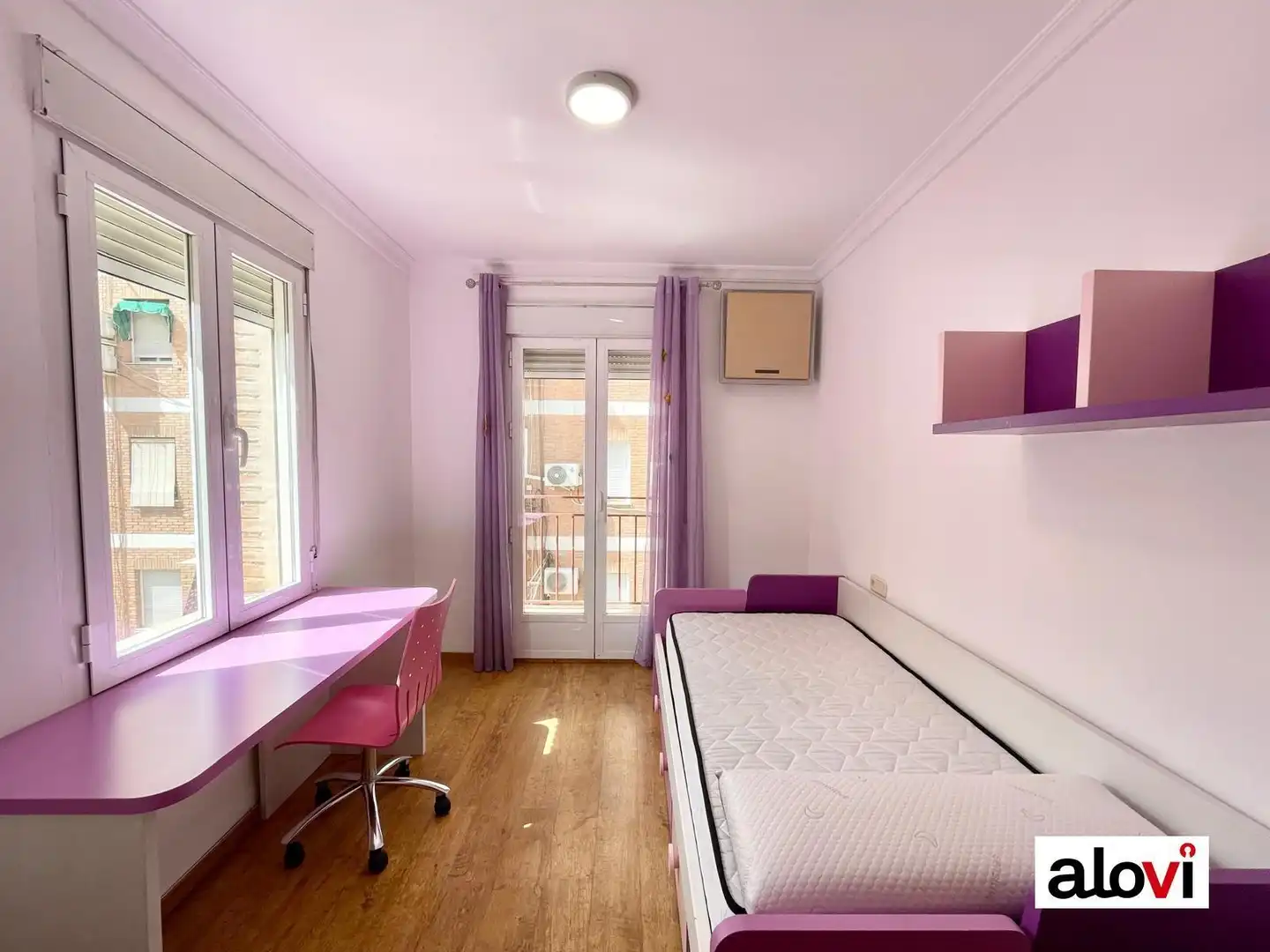 Schlafzimmer von Wohnung zur untervermieten in Granada mit Möbliert und Balkon