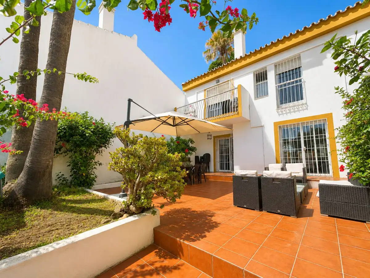 Garten von Einfamilien-Reihenhaus zum Verkauf in Mijas mit Klimaanlage, Terrasse und Möbliert