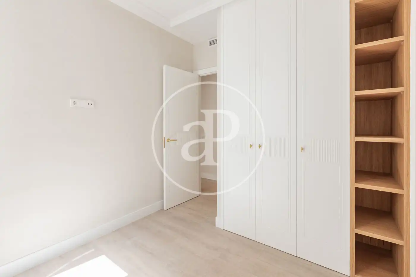 Flat for sale in Calle del Conde de Romanones, Embajadores - Lavapiés
