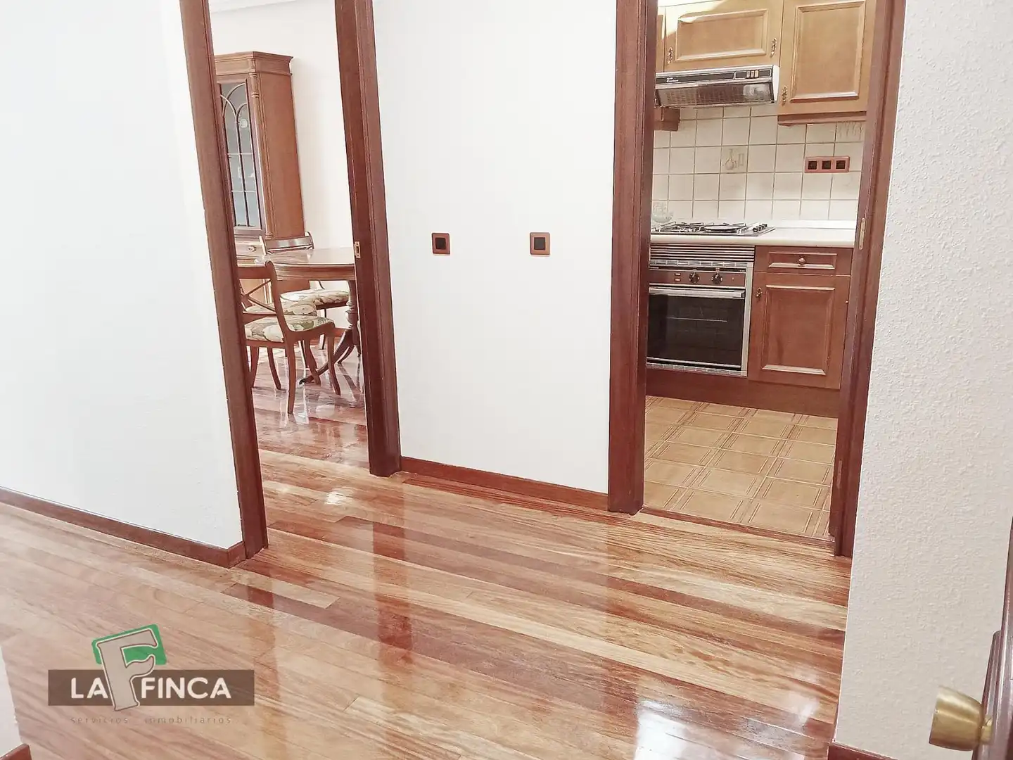 Cocina de Apartamento de alquiler en Oviedo  con Calefacción, Parquet y Terraza
