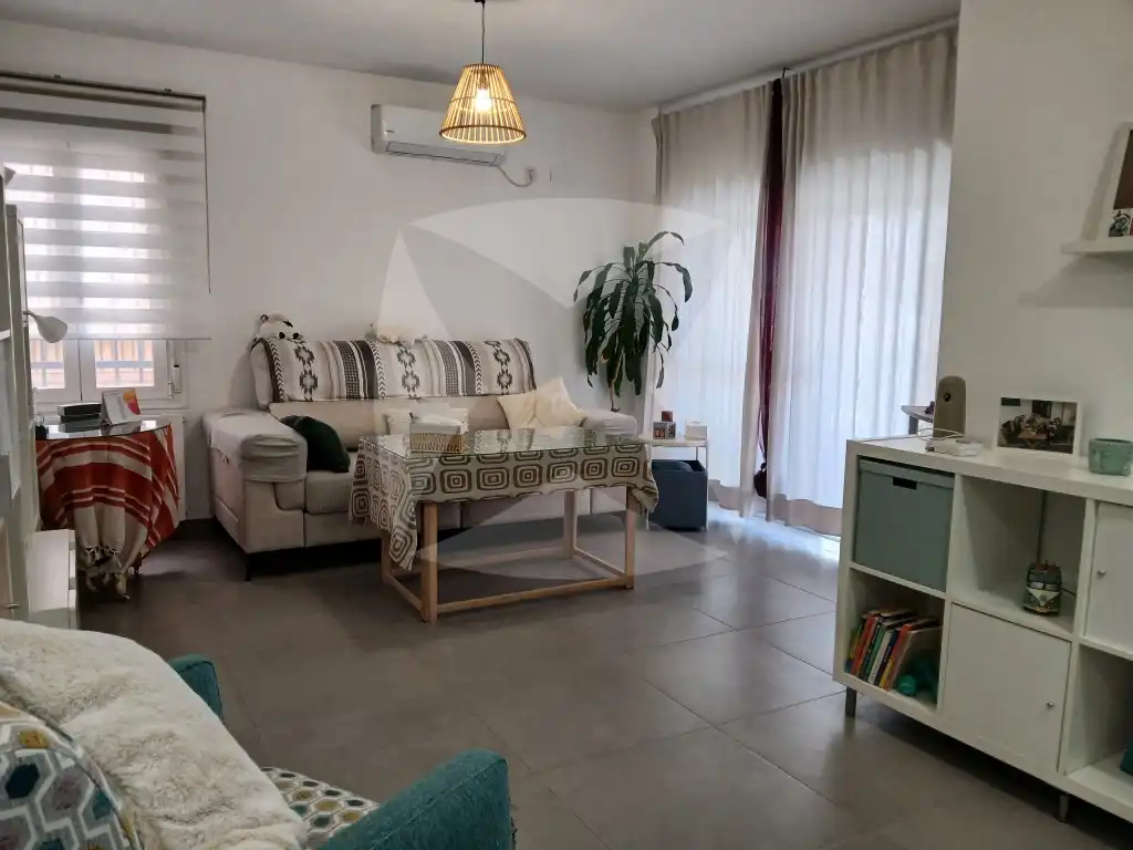 Sala d'estar de Pis en venda en Cáceres amb Aire condicionat i Terrassa