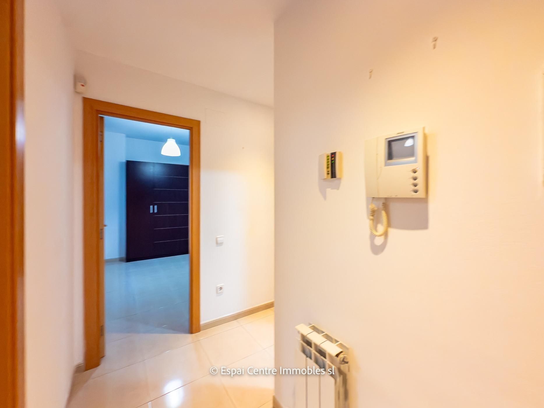 Flat for sale in Terrassa  with Air Conditioner and Heating