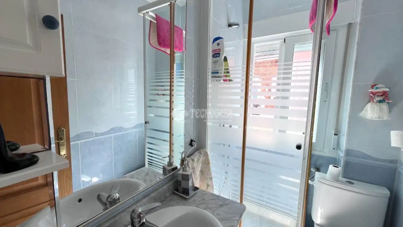 Bathroom of Flat for sale in Madrid  with Heating and Terrace