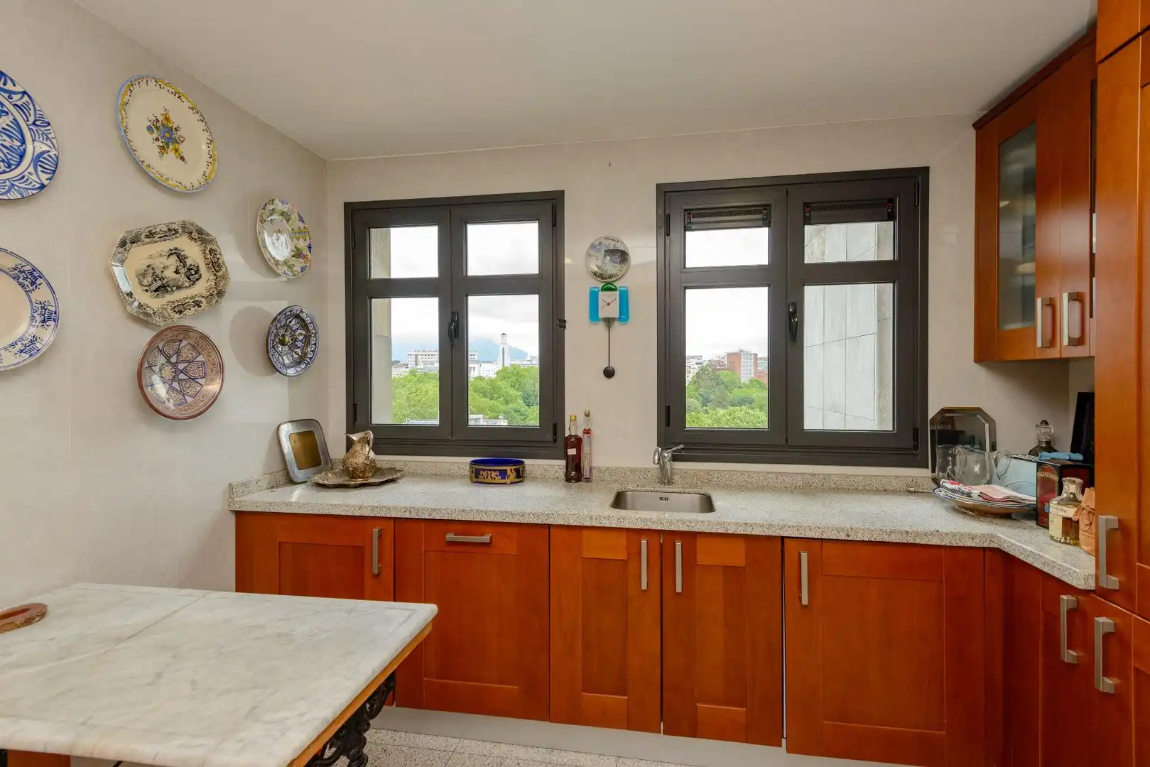 Kitchen of Flat for sale in Oviedo   with Heating and Jacuzzi