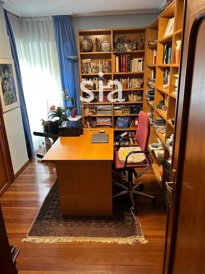Wohnung zum Verkauf in Vitoria - Gasteiz mit Heizung, Abstellraum und Möbliert