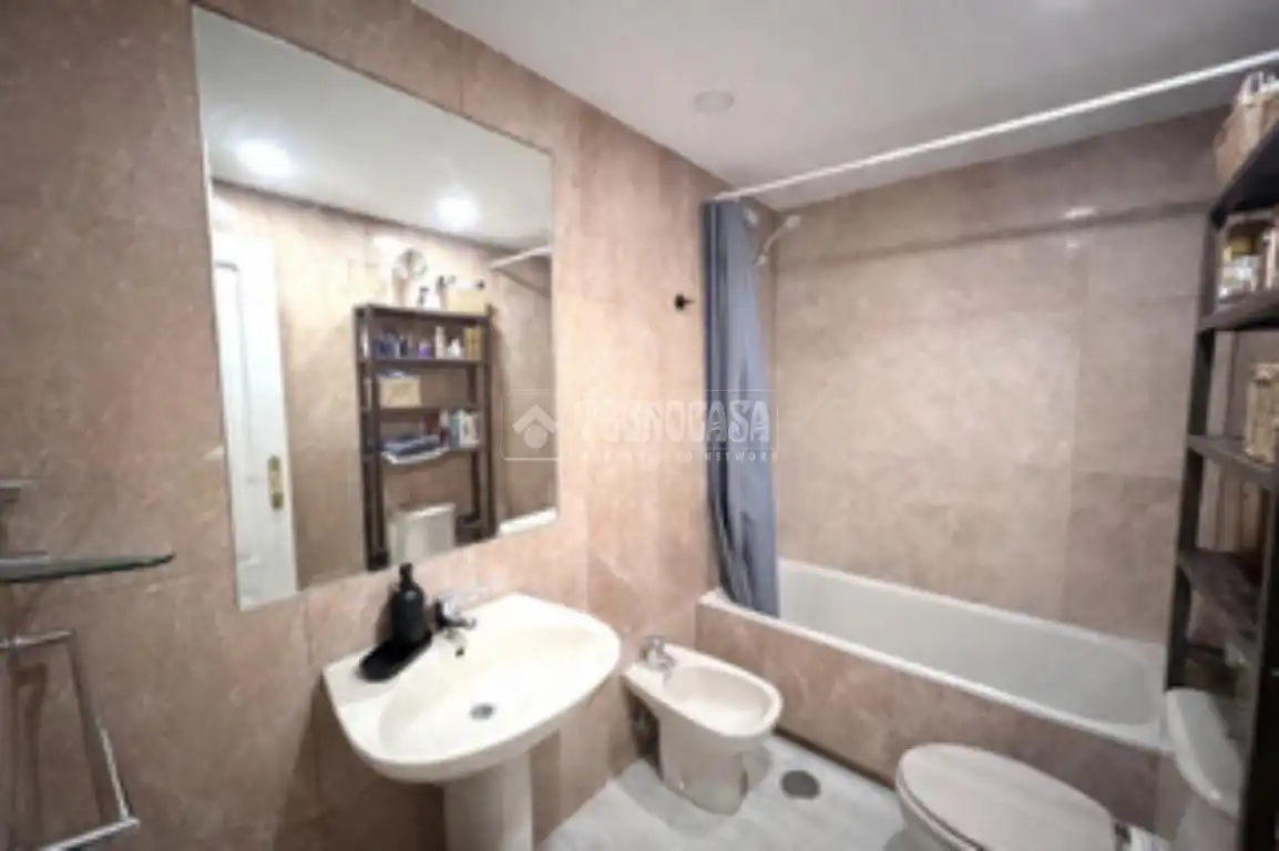 Baño de Piso en venta en Madrid con Calefacción, Parquet y Piscina comunitaria