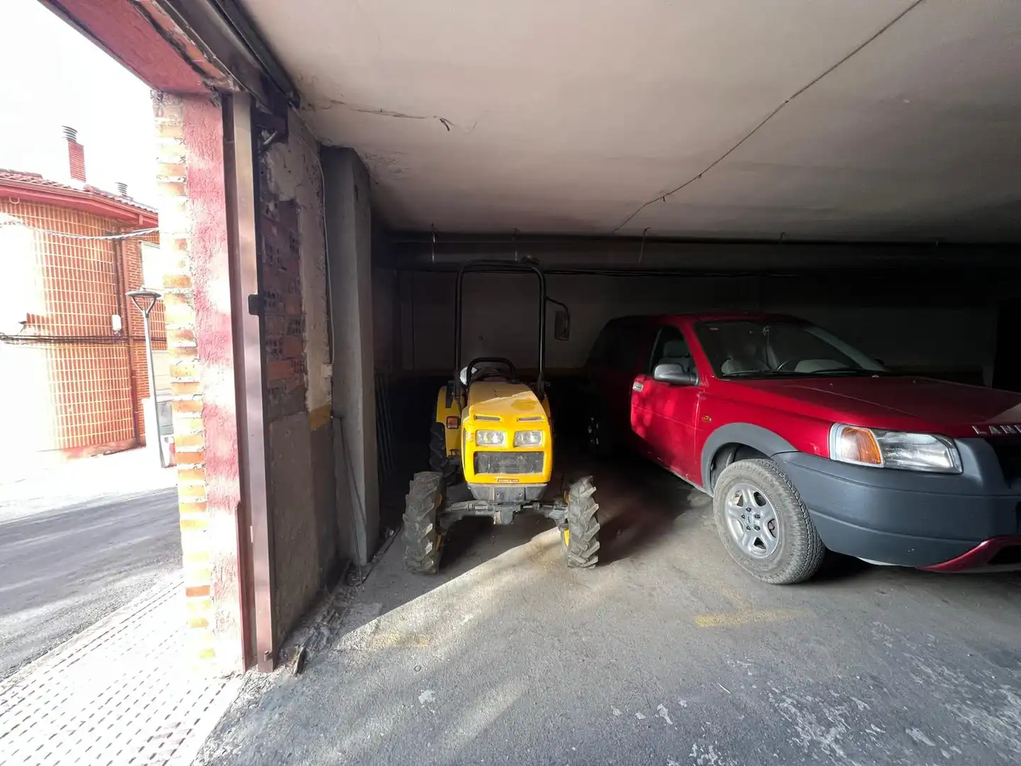 Parking de Piso en venta en Burgohondo con Calefacción y Amueblado