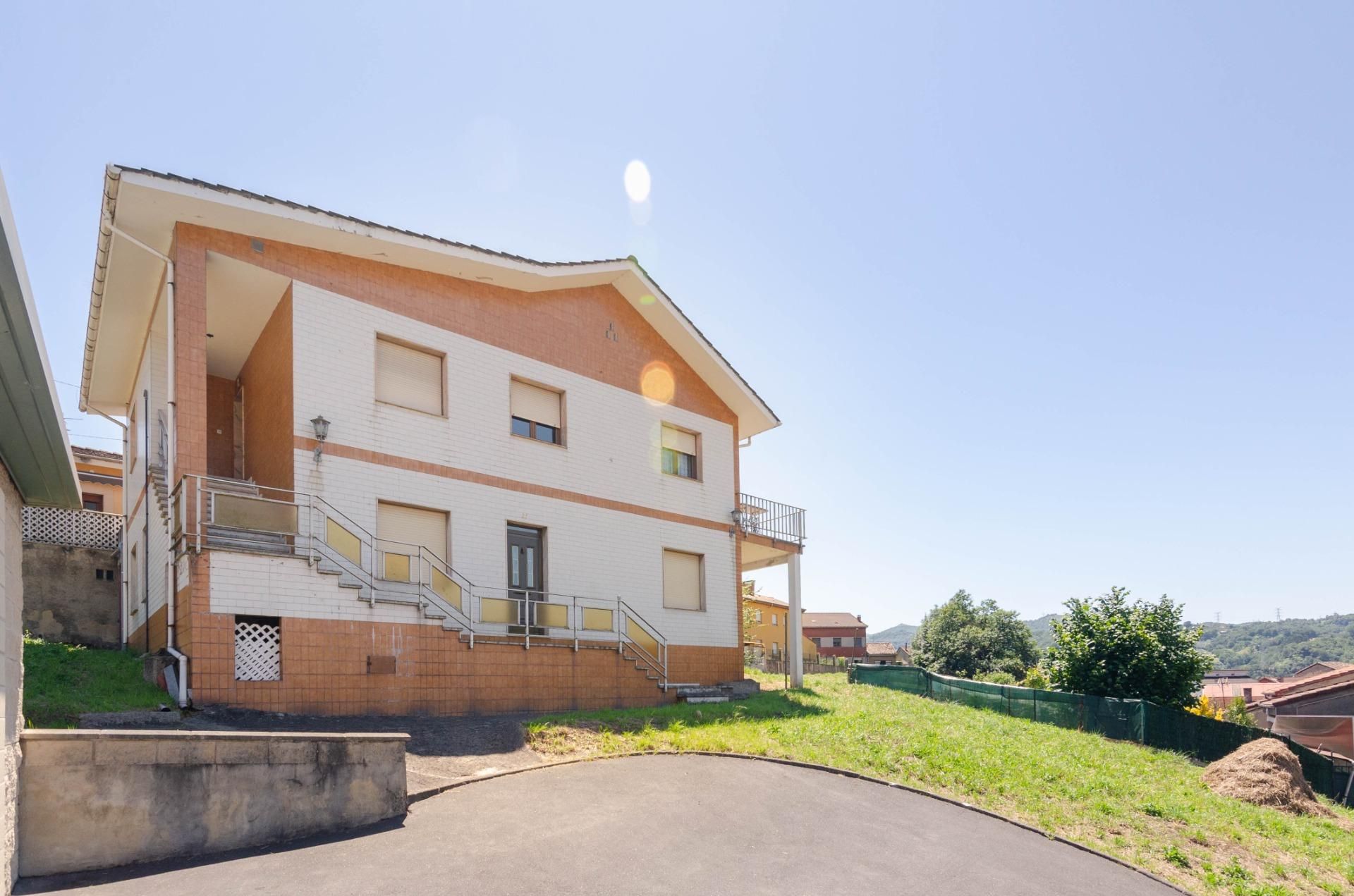 Exterior view of House or chalet for sale in Langreo  with Heating, Private garden and Terrace