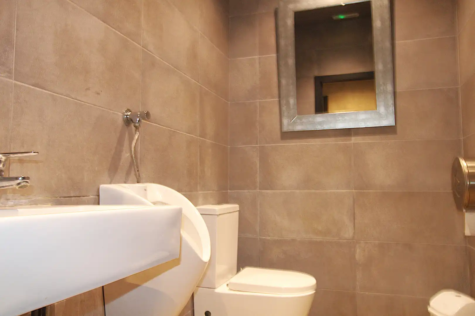 Baño de Local en traspaso en Alboraya con Aire acondicionado, Terraza y Amueblado