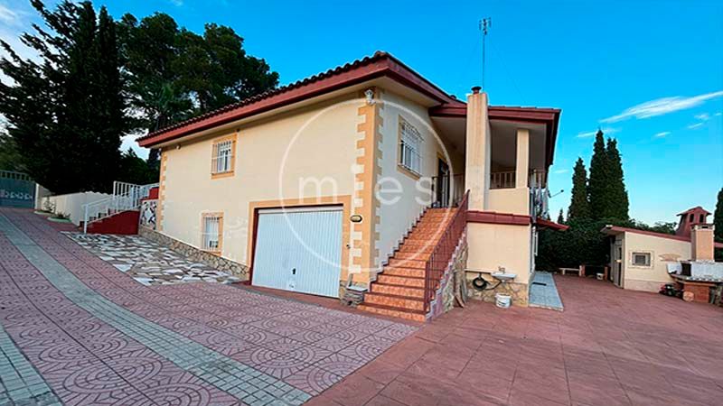 Vista exterior de Casa o chalet en venta en Turís con Calefacción, Jardín privado y Terraza