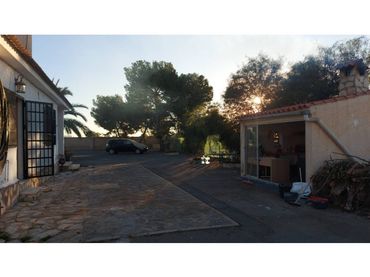 Xalet amb piscina en venda a Elche ciudad