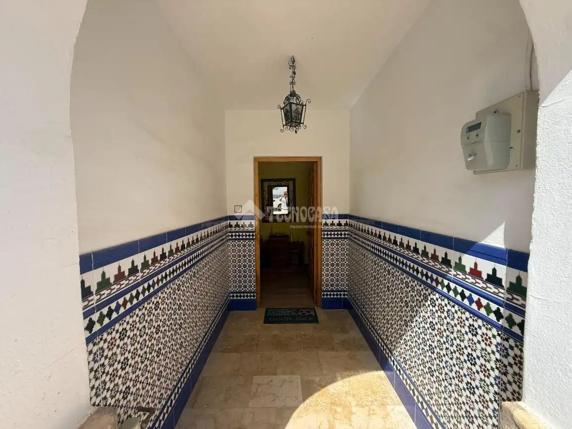 Einfamilien-Reihenhaus zum Verkauf in La Puebla de Cazalla mit Klimaanlage, Terrasse und Balkon