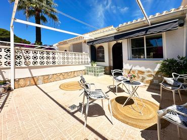 Maison mitoyenne avec balcon à vendre à Calle Calle San Francisco-la Zenia