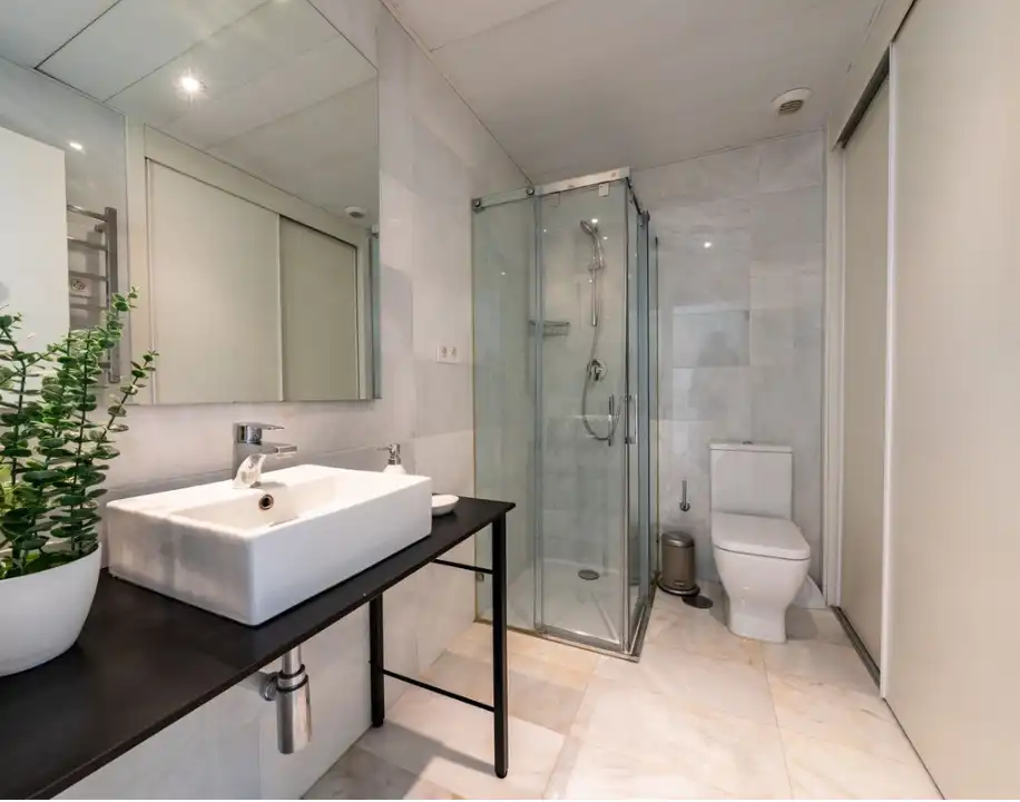 Baño de Piso en venta en Marbella con Trastero, Amueblado y Horno