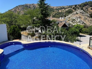 Casa rústica amb balcó en venda a Belén - San Roque