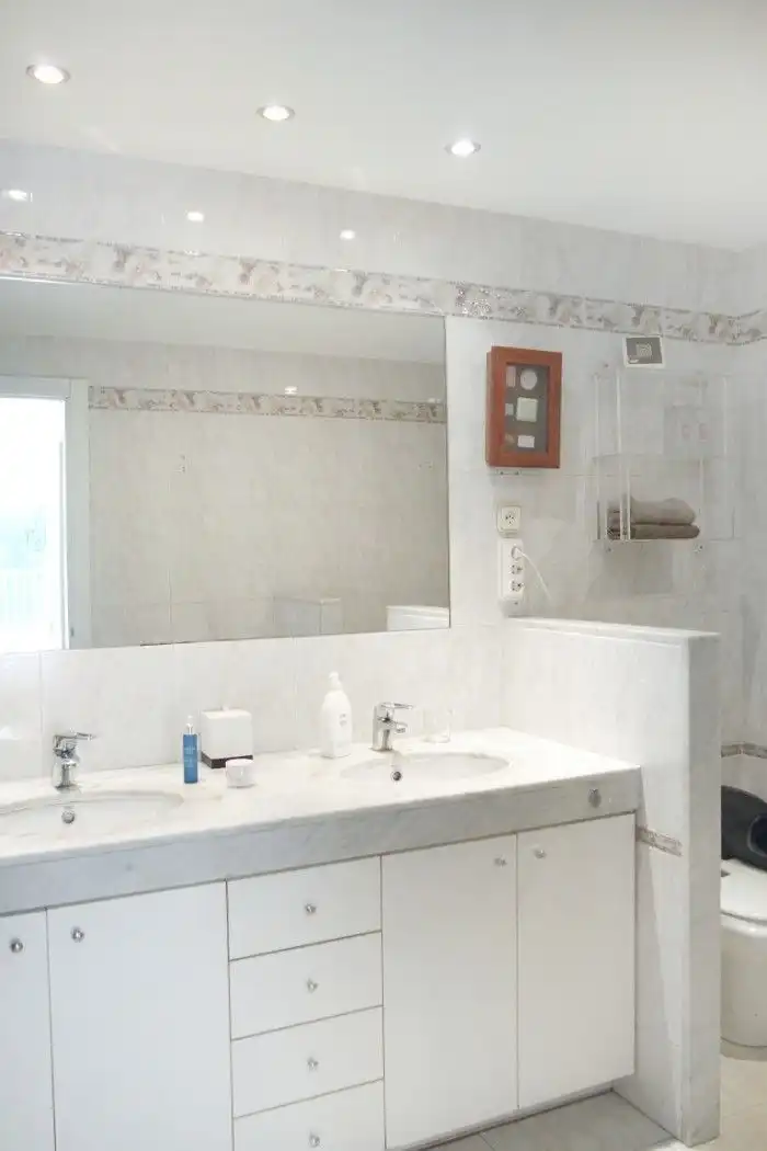 Baño de Casa adosada de alquiler en Sant Cugat del Vallès con Aire acondicionado, Calefacción y Terraza