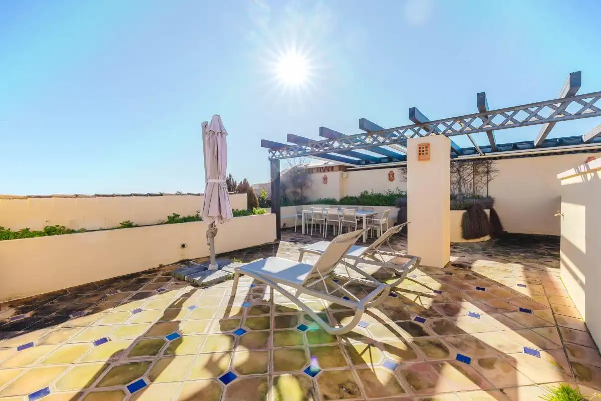 Terrassa de Dúplex en venda en Estepona amb Aire condicionat, Calefacció i Jardí privat