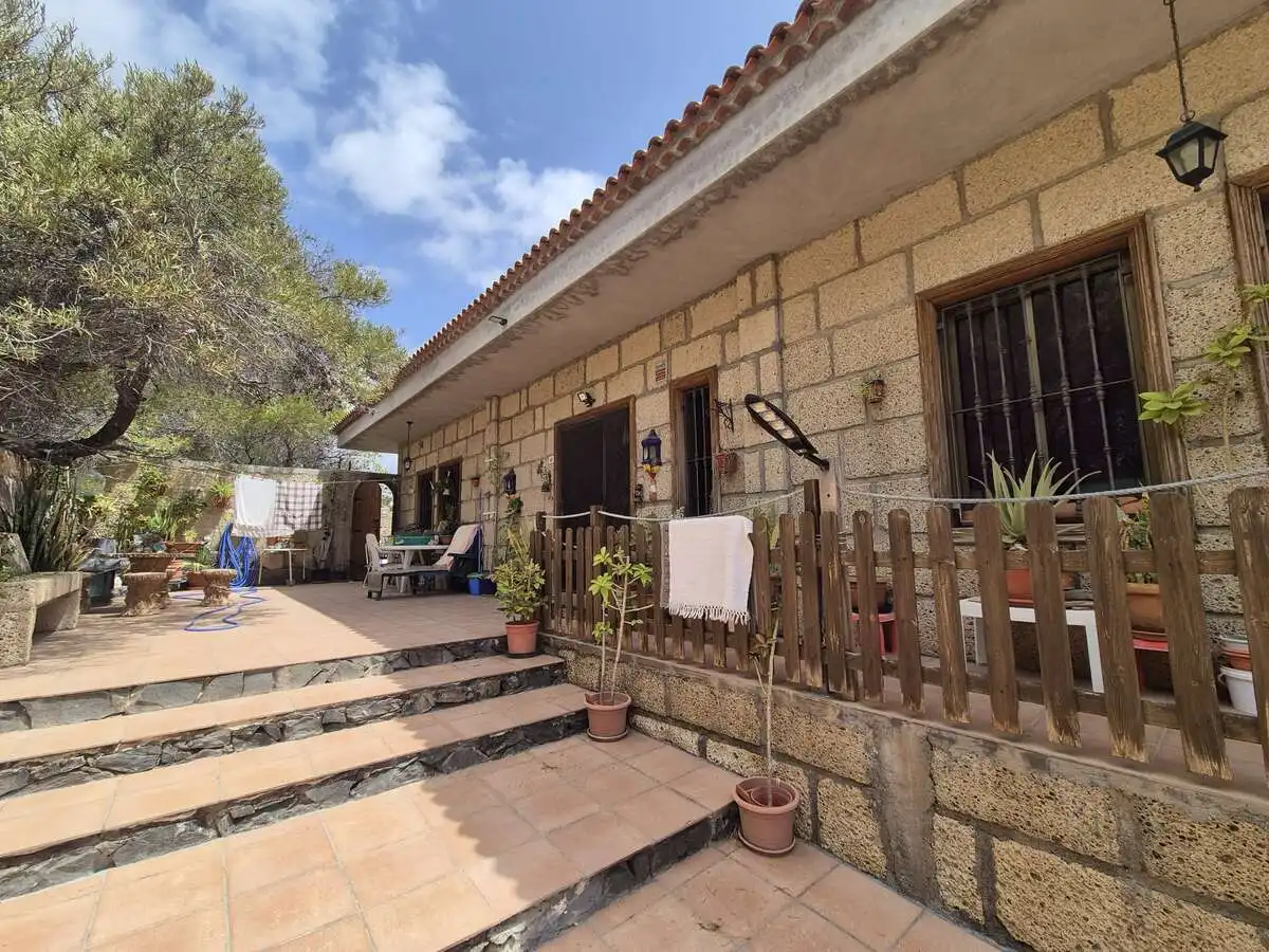 Vista exterior de Casa o xalet en venda en Granadilla de Abona amb Jardí privat, Terrassa i Traster