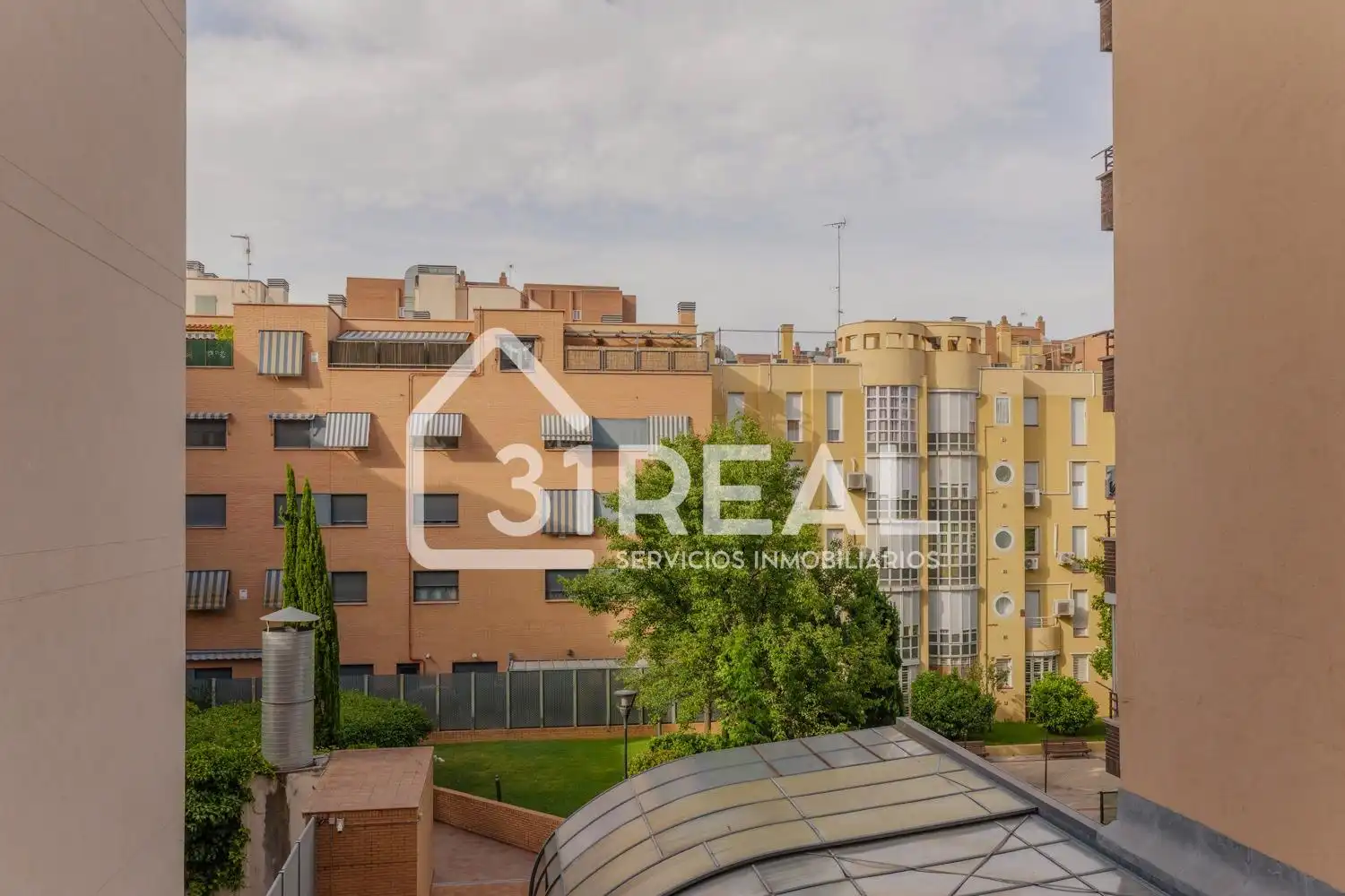 Außenansicht von Wohnung zum Verkauf in Madrid mit Klimaanlage, Heizung und Terrasse