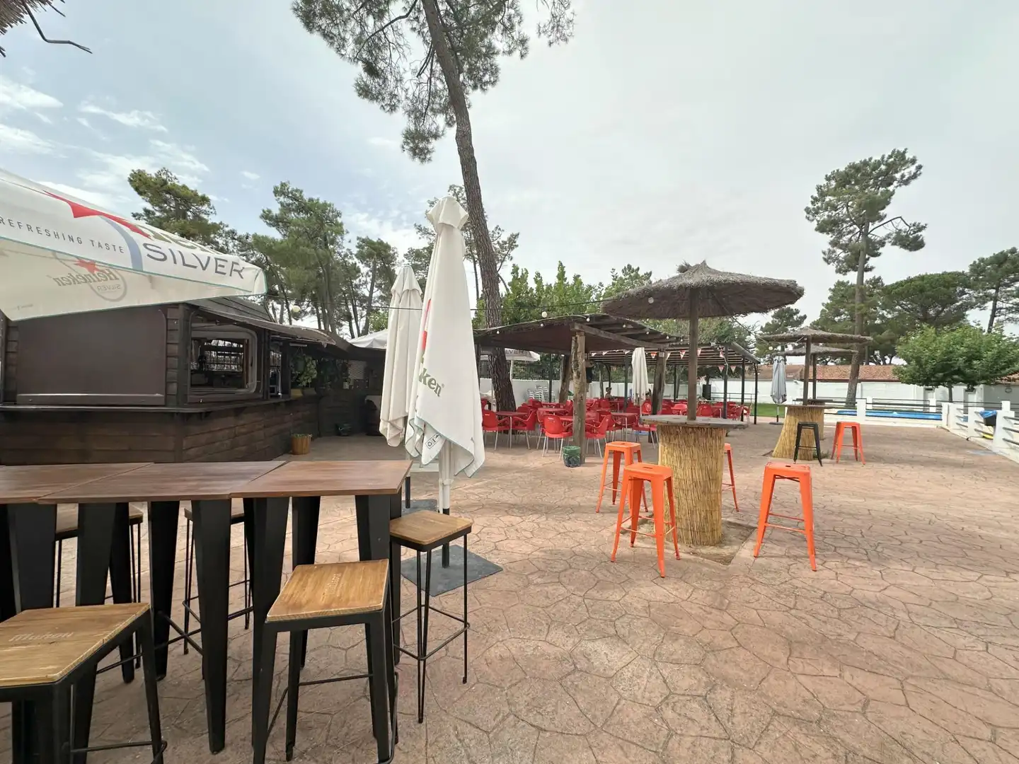 Terrassa de Casa adosada en venda en Sanchidrián amb Parquet, Moblat i Piscina comunitària