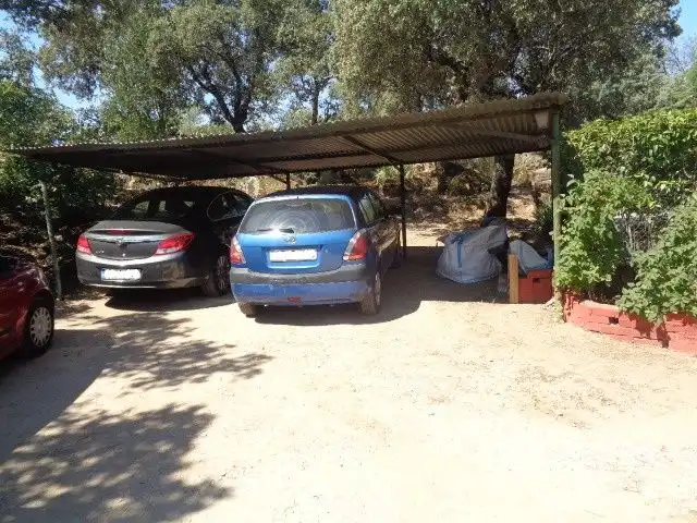 Aparcament de Casa o xalet en venda en Cervera de los Montes amb Jardí privat, Traster i Piscina