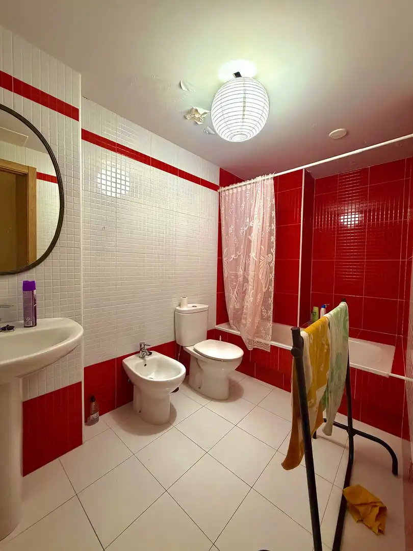 Badezimmer von Dachboden zum Verkauf in Malpica de Bergantiños mit Heizung und Terrasse