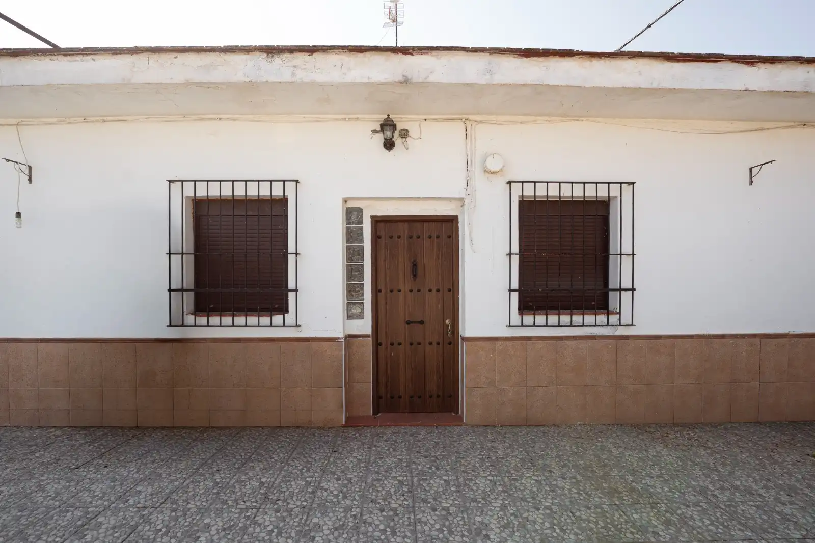 Vista exterior de Nave industrial en venta en Utrera