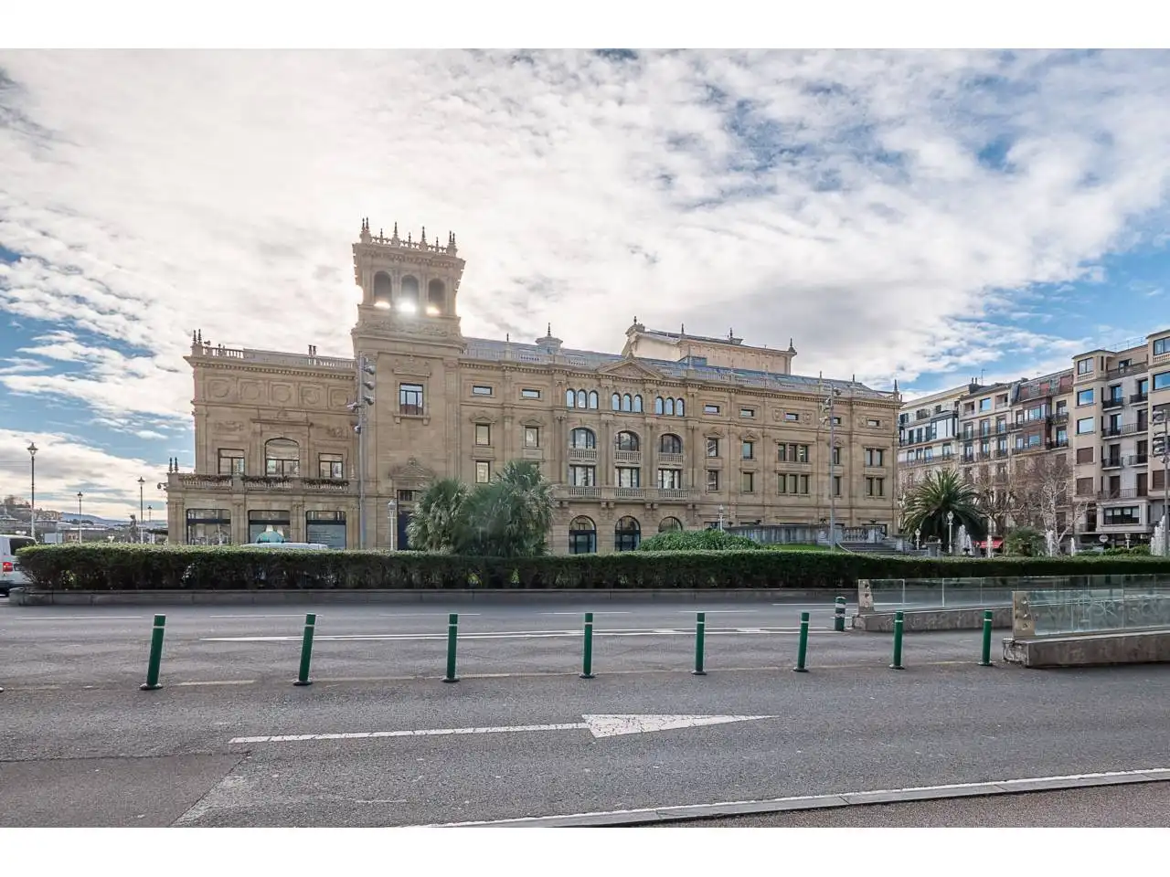 Vista exterior de Pis en venda en Donostia - San Sebastián  amb Calefacció i Balcó
