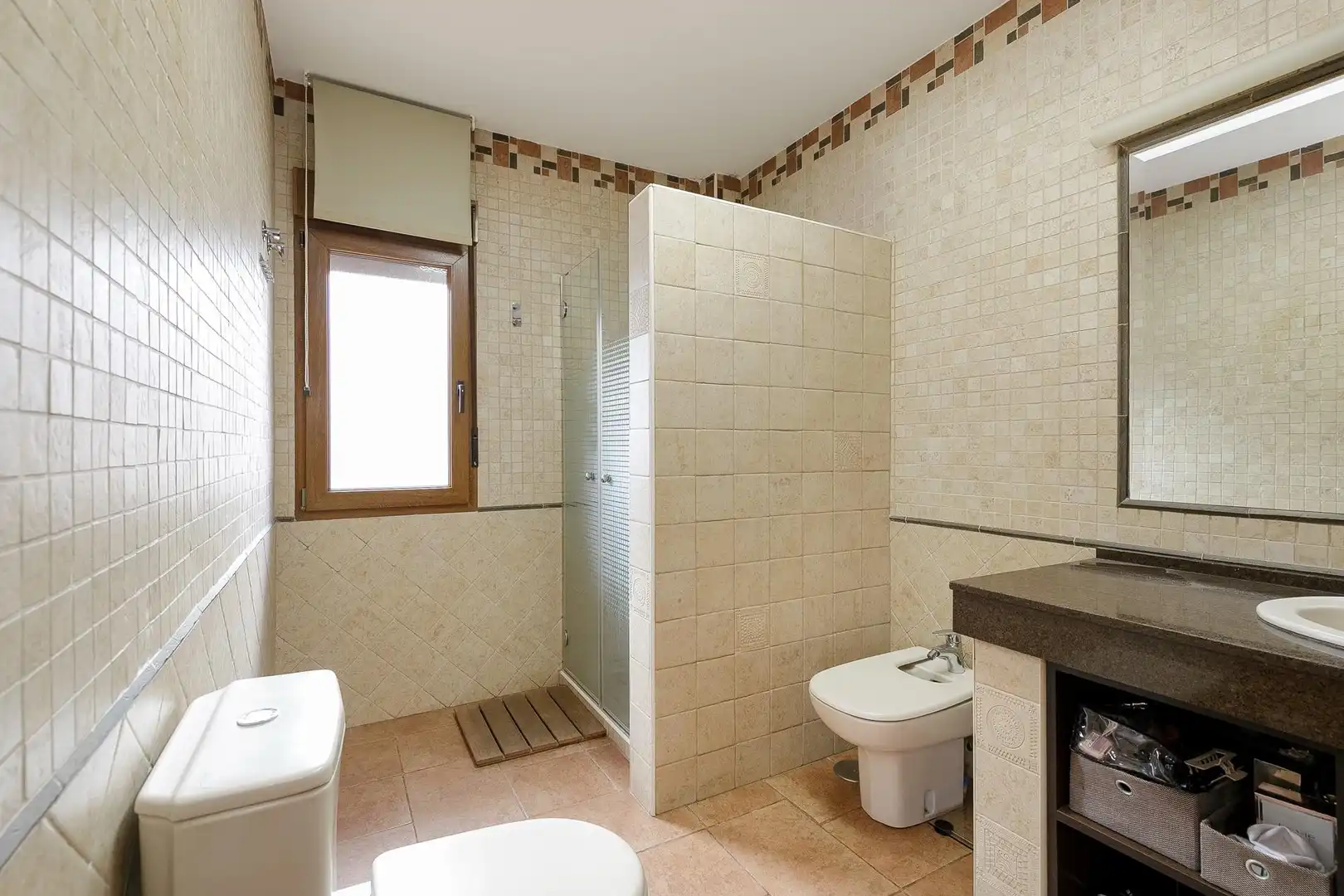 Bany de Casa o xalet en venda en Huétor de Santillán amb Calefacció, Jardí privat i Piscina