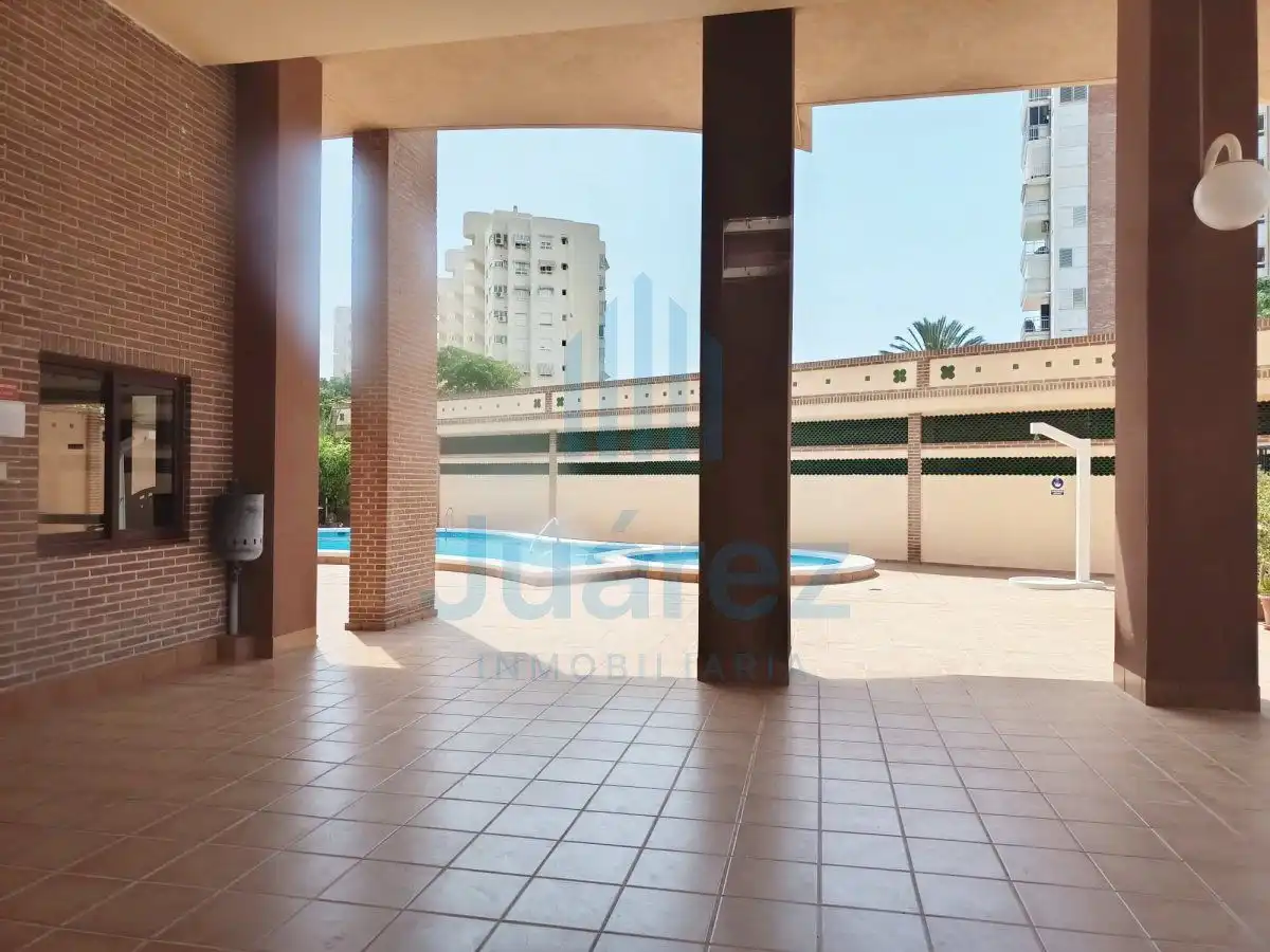 Piscina de Pis de lloguer en Alicante / Alacant amb Aire condicionat, Calefacció i Terrassa