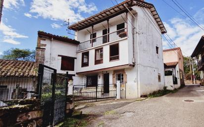 Vista exterior de Casa o xalet en venda en Arenas de Iguña amb Calefacció, Traster i Balcó