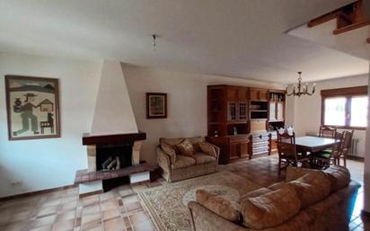 Living room of Single-family semi-detached for sale in Villanubla  with Heating, Private garden and Parquet flooring