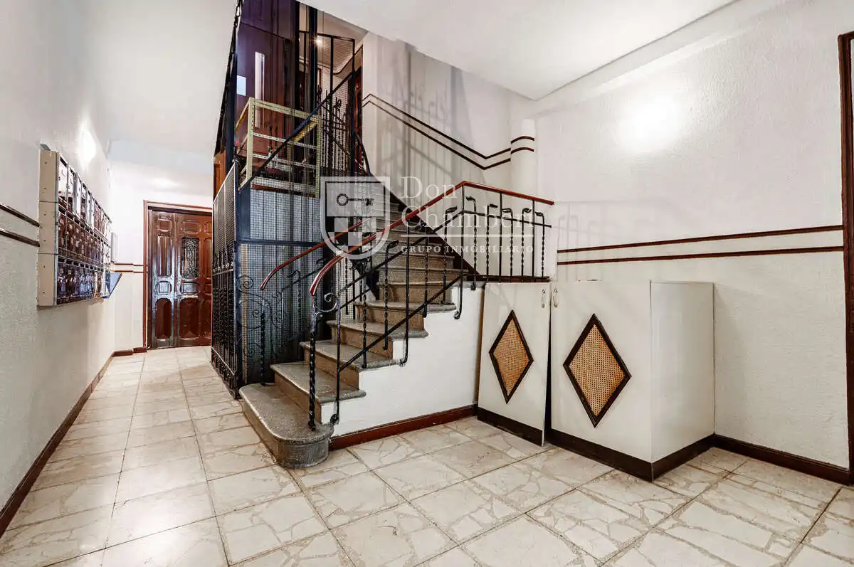 Flat for sale in Madrid  with Heating and Furnished