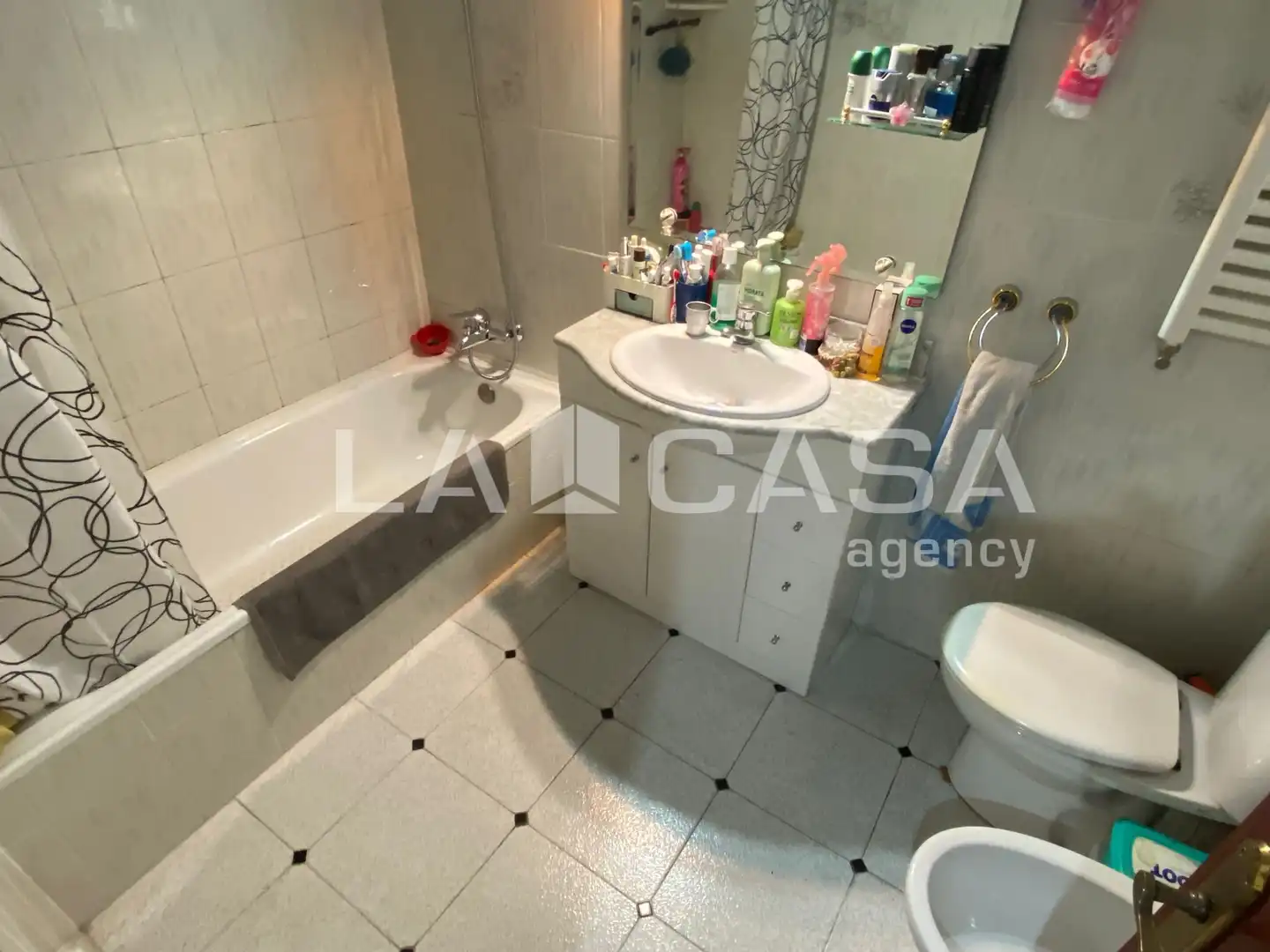 Piso en venta en Santa Coloma de Gramenet con Calefacción y Balcón