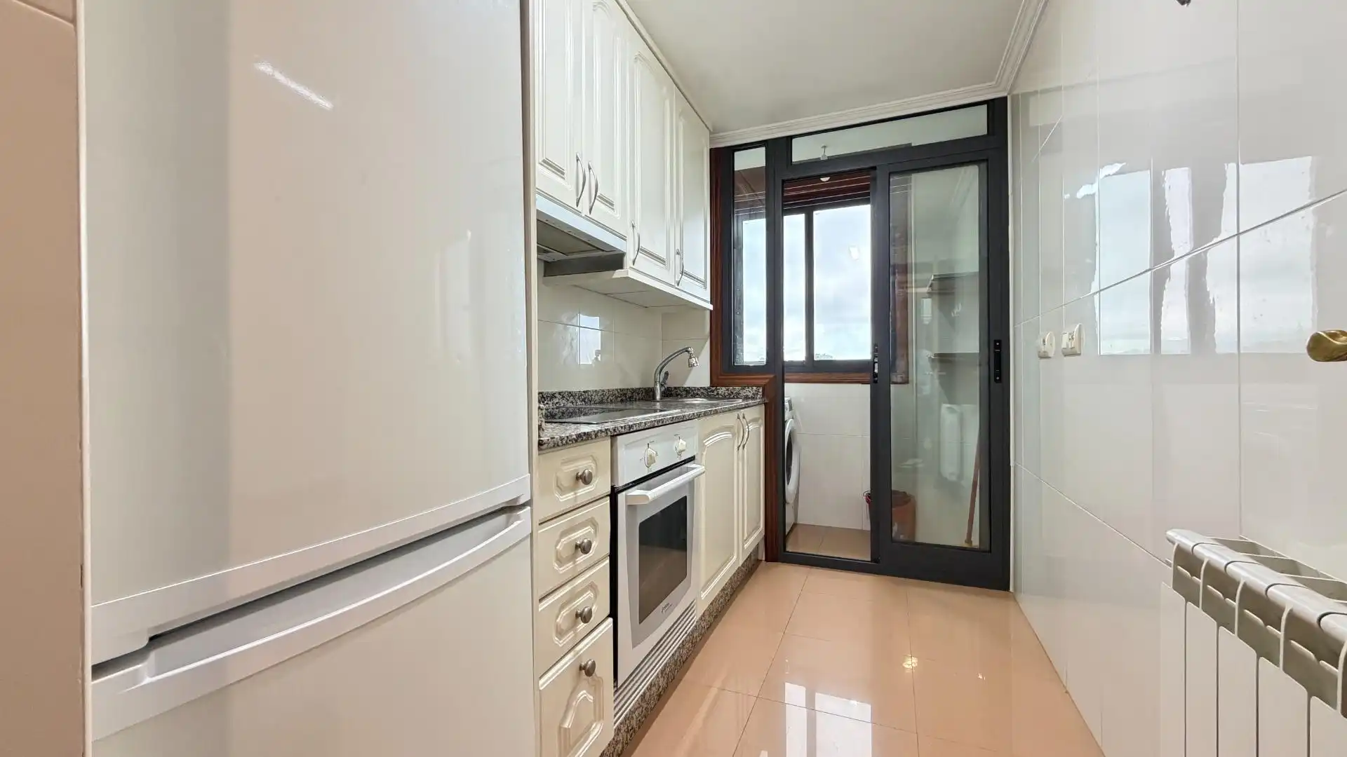 Küche von Wohnung zum Verkauf in Vigo  mit Parkett, Abstellraum und Balkon