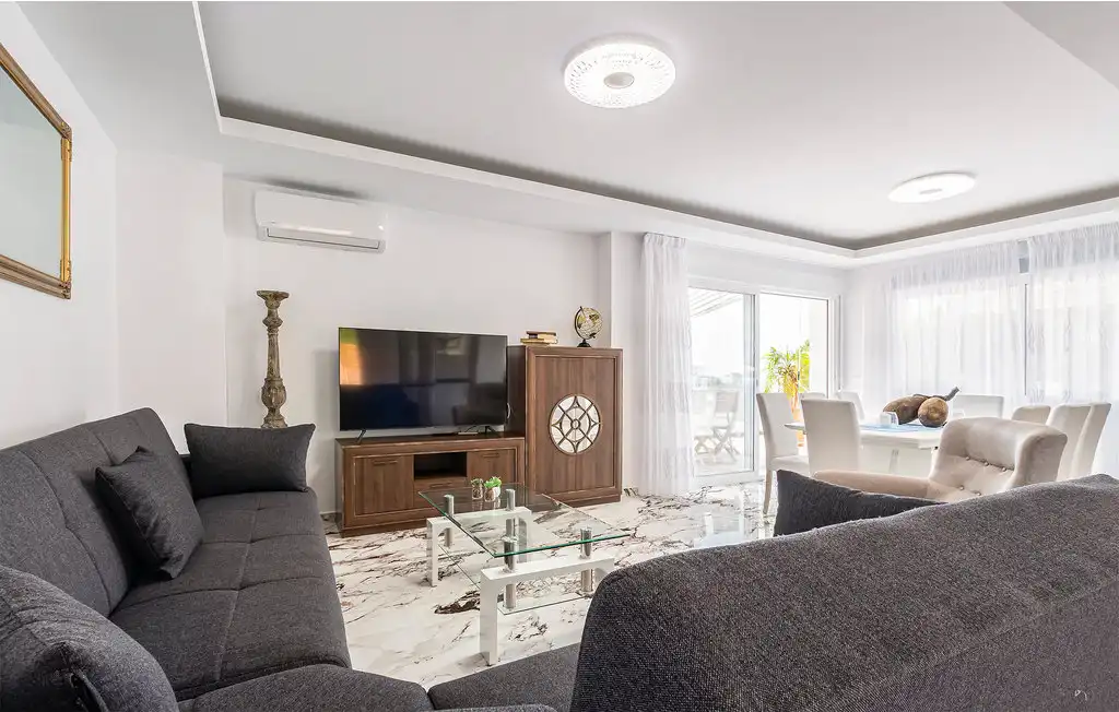 Sala d'estar de Casa o xalet en venda en Vélez-Málaga amb Aire condicionat, Jardí privat i Terrassa