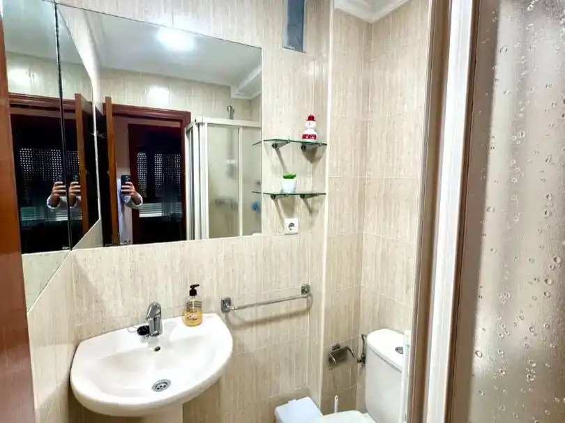 Bathroom of Flat for rent in Alisal - San Román