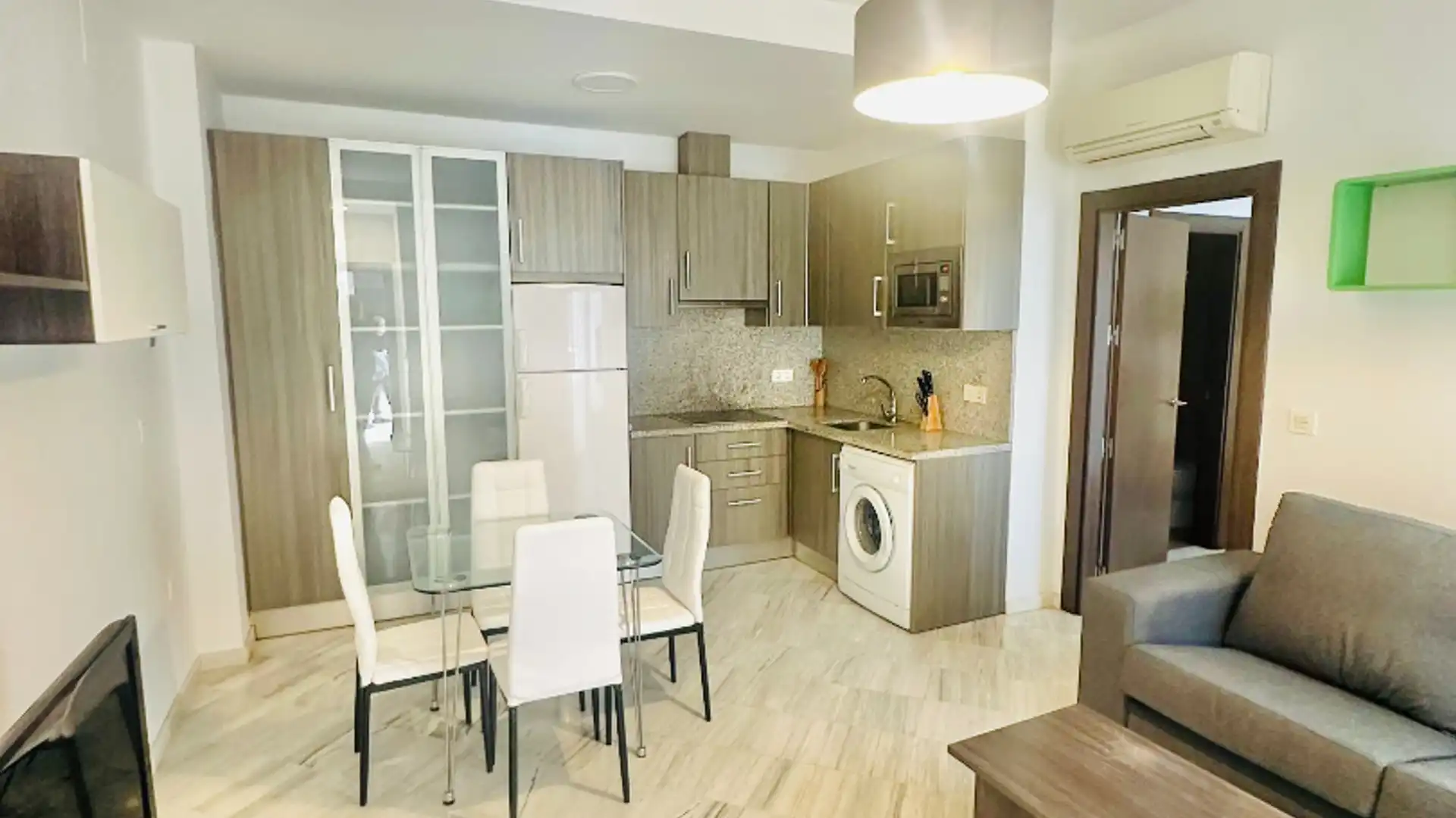 Cocina de Apartamento de alquiler en  Granada Capital con Aire acondicionado, Calefacción y Amueblado
