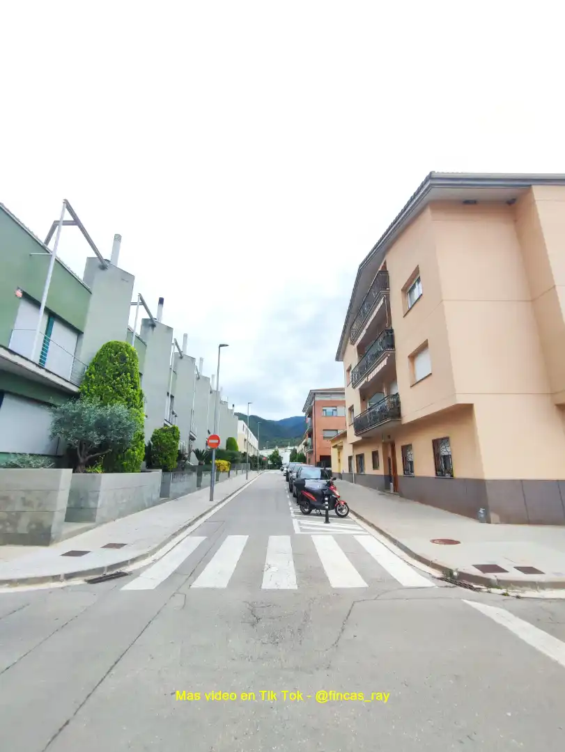 Vista exterior de Piso en venta en La Garriga con Calefacción y Horno