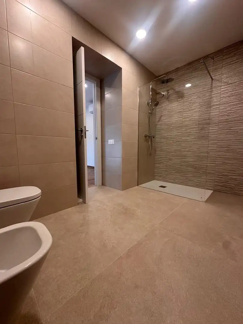 Badezimmer von Einfamilien-Reihenhaus zum Verkauf in Castell d'Aro, Platja d'Aro i s'Agaró mit Klimaanlage, Heizung und Terrasse