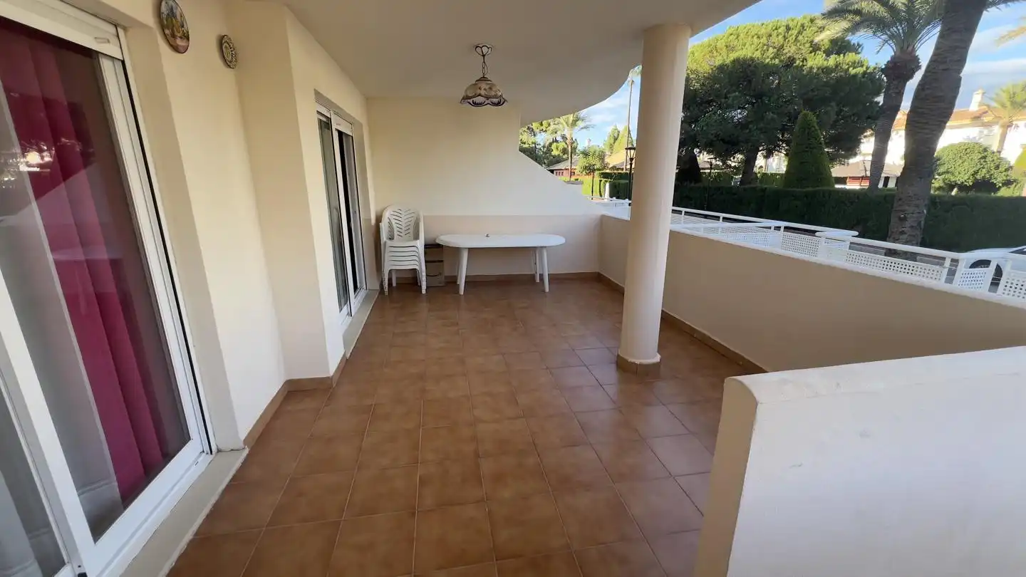 Terrasse von Erdgeschoss zum Verkauf in Torreblanca mit Klimaanlage, Privatgarten und Terrasse