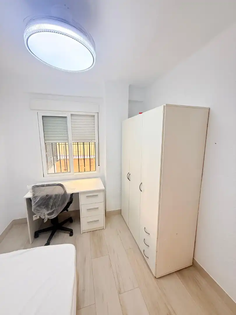 Schlafzimmer von Wohnung zur Miete in Málaga mit Möbliert, Ofen und Waschmaschine