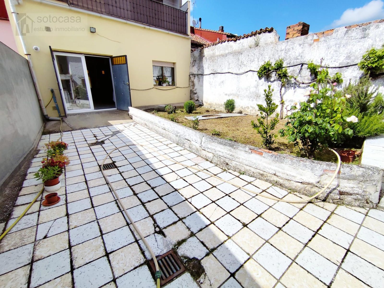 Exterior view of Premises for sale in Cigales  with Furnished