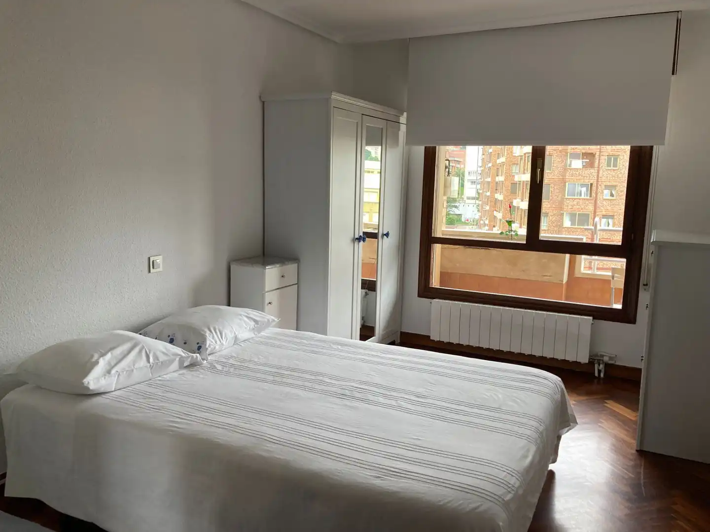 Dormitori de Apartament de lloguer en Santander amb Parquet, Terrassa i Moblat