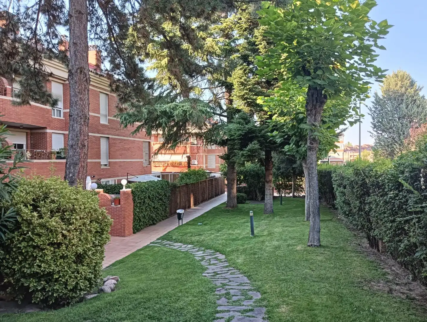 Jardín de Piso en venta en Las Rozas de Madrid con Calefacción, Jardín privado y Piscina comunitaria