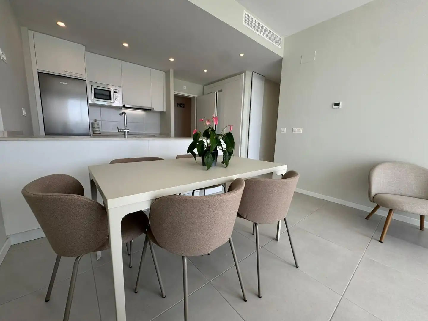 Menjador de Apartament en venda en Chipiona amb Aire condicionat, Terrassa i Traster