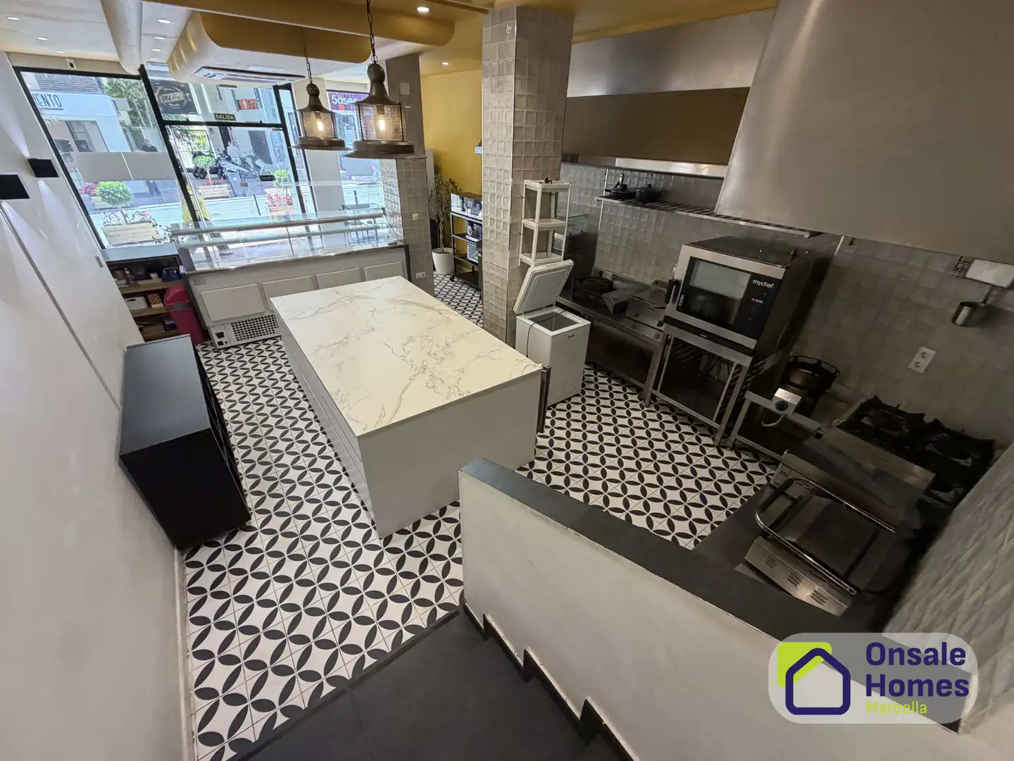 Kitchen of Commercial properties for transfer in Marbella  with Air Conditioner, Furnished and Alarm