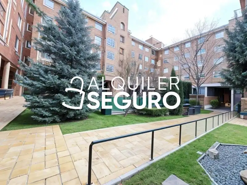 Vista exterior de Pis de lloguer en Madrid amb Aire condicionat, Calefacció i Piscina