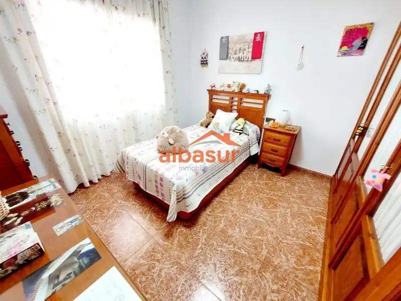Dormitori de Casa o xalet en venda en Córdoba amb Aire condicionat, Calefacció i Jardí privat